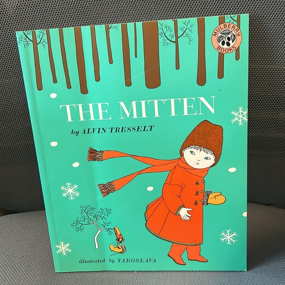 Holiday Christmas Book Bundle of 5 Booksi - Picture 7 of 10